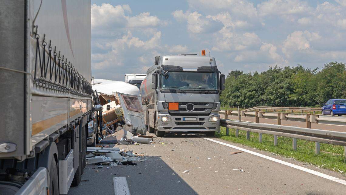 Truck Accident Precautions: Navigating the Busy Roadways of LA