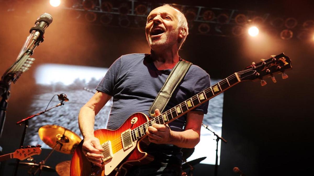 
Peter Frampton performs at Hard Rock Live! in the Seminole Hard Rock Hotel & Casino on October 5, 2014 in Hollywood, Florida

