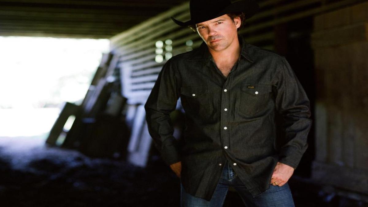 
Clay Walker brings country charm to the Gallo tonight.
