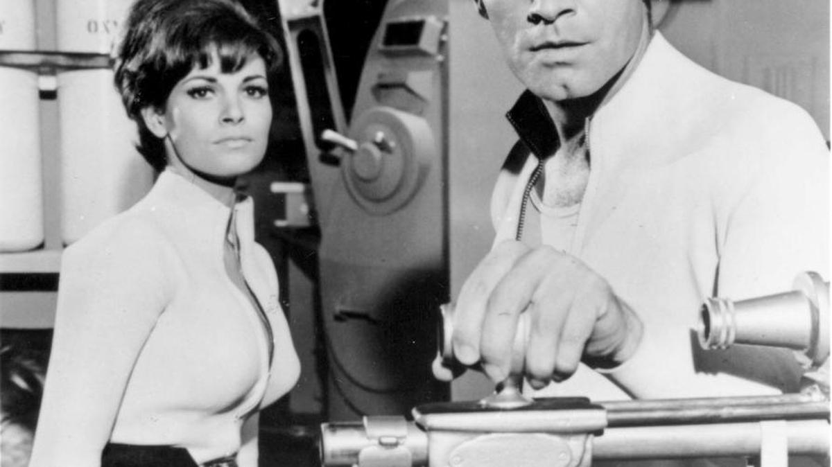 Raquel Welch and Stephen Boyd in “Fantastic Voyage”