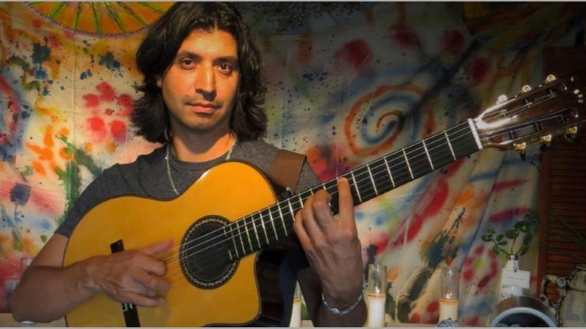 Jesse Christian Hendricks leads off the Red Tie Arts winter concert series Friday, Nov. 25, at Barkin’ Dog Grill in Modesto.