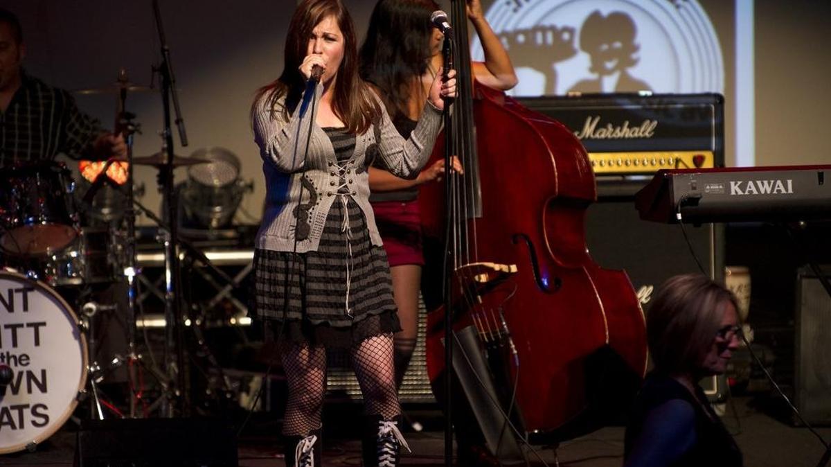 Victoria Boyington, shown performing in 2014, is part of tonight’s Women in Rock Benefit Show.