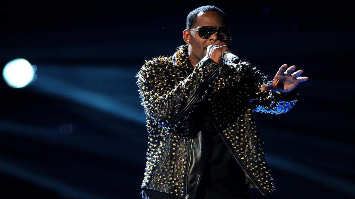 
R. Kelly performs at the Stockton Arena on Friday, May 1, with rapper E-40 and R&B singers Adrian Marcel and Eric Bellinger.
