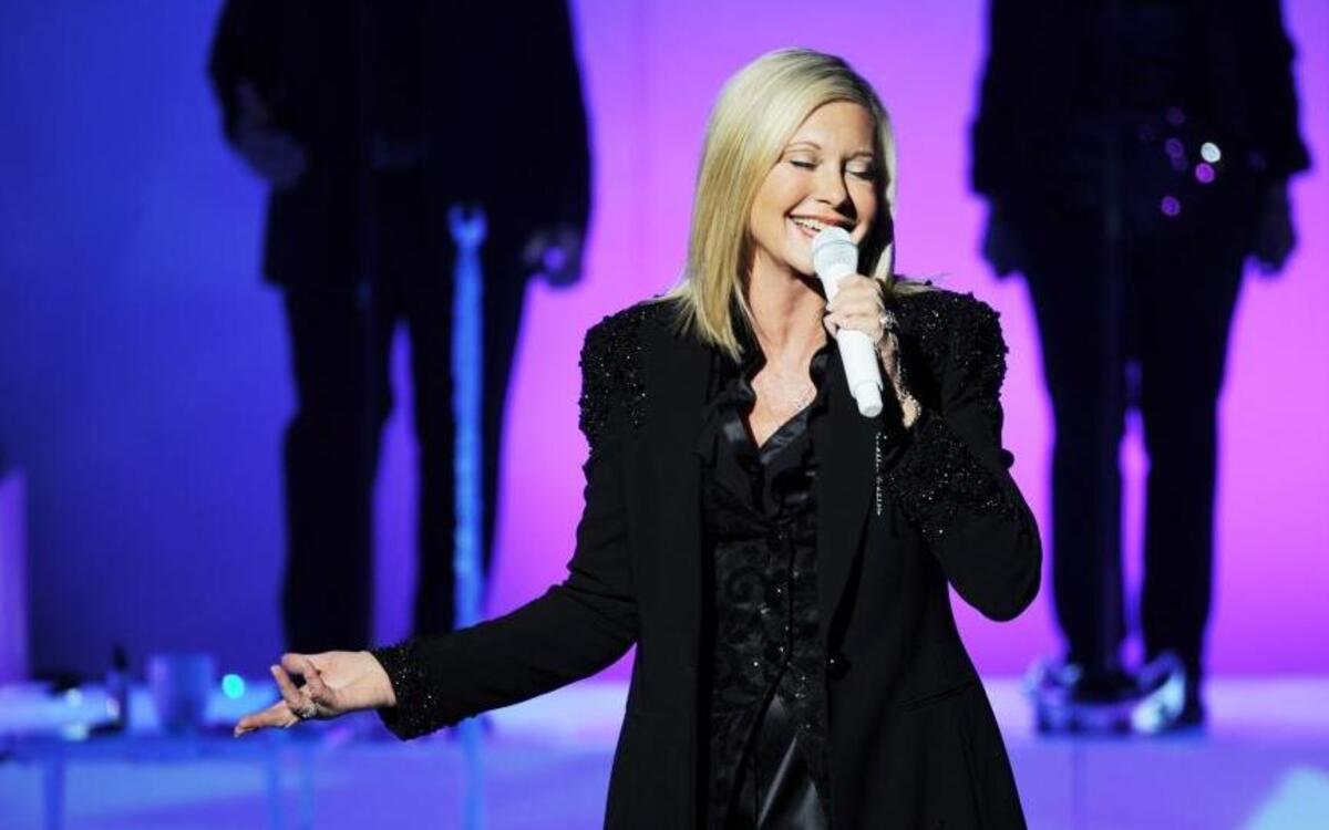 Olivia Newton John First Show Live at the Flamingo April 8 2014 Photos By Denise Truscello