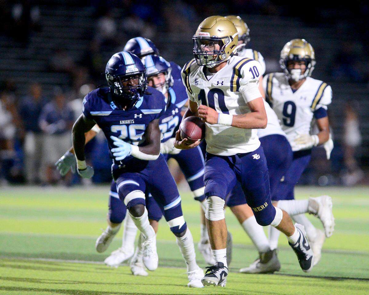 Elk Grove quarterback David Hale (10) runs into the end zone for a touchdown during a game between Downey High School and Elk Grove High School at Downey High School in Modesto, Calif. on August 30, 2024.