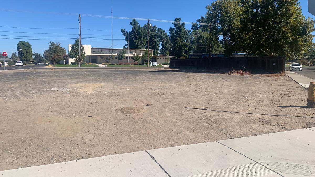 The city of Turlock paid $290,951.49 for this lot on North Palm Street in 2003. It’s pictured Sept. 30, 2022.