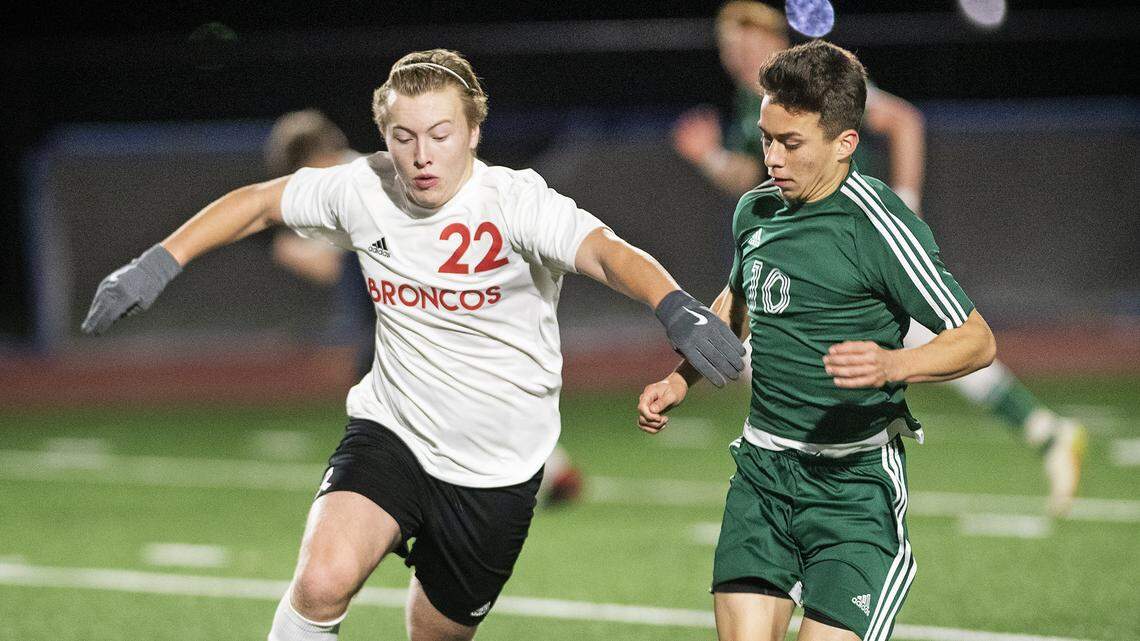 Bella Vista’s Aaron Farnan and Central Valley’s Isaac Juarez battle for the ball during the Sac-Joaquin Section Division II championship game at Liberty Ranch High School in Galt, Calif., Thursday, Feb. 21, 2019.