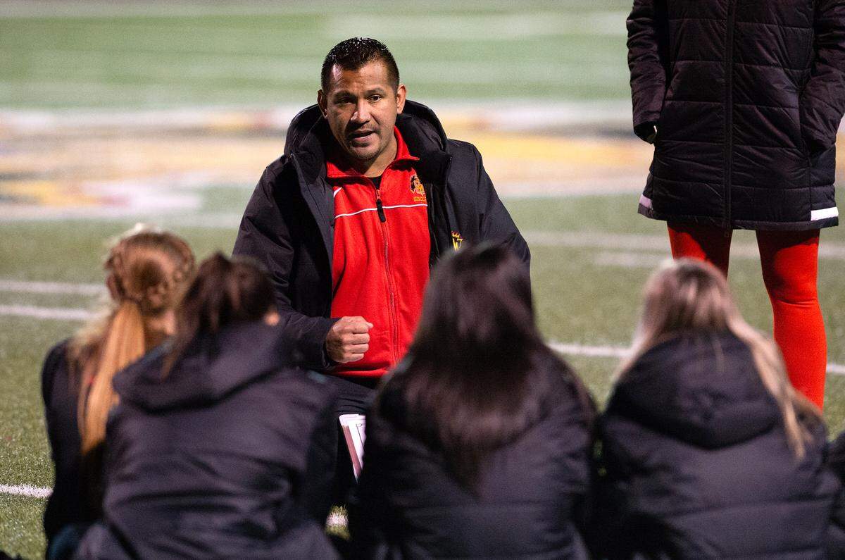 Oakdale coach Kico Monares talks with his players at halftime of the Valley Oak League game with Kimball in Oakdale, Calif., Friday, Jan. 20, 2023.