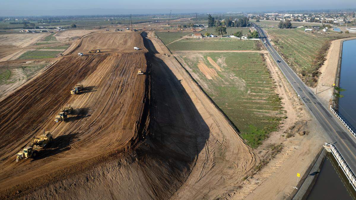 About a million cubic feet of dirt is being moved for building the embankment for the overpass Roselle Avenue. Caribel Road is at right. 