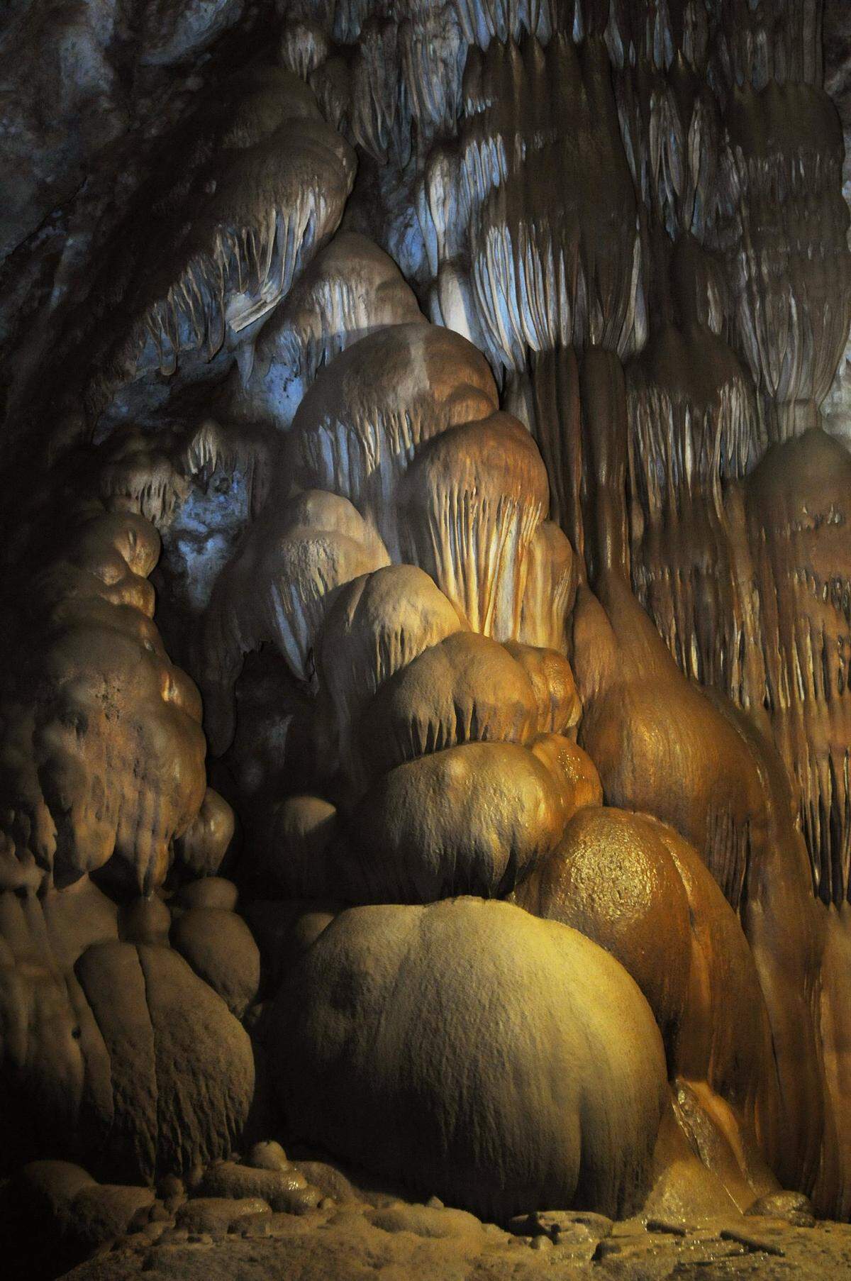 A look at a wall inside Moaning Cavern.