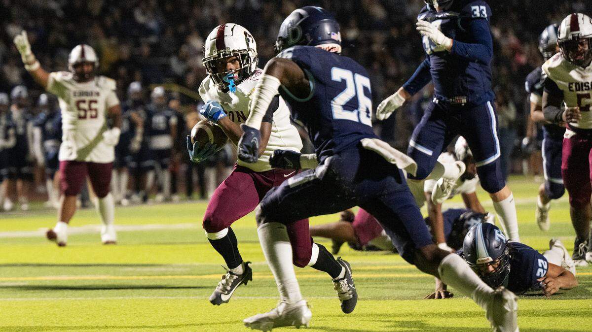 Edison’s Kiaza Calhoun challenges Downey’s Antwain Harper (26) on a run during the Sac-Joaquin Section D1 playoff game at Downey High School in Modesto, Friday, Nov. 8, 2024. Harper stopped Calhoun short of the goal line.