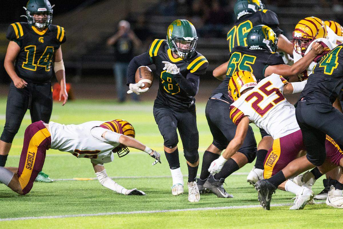 Davis’ Cobi Twist (8) runs the ball during a Western Athletic Conference game with Los Banos at Downey High School in Modesto, Calif., on Friday, September 23, 2022.