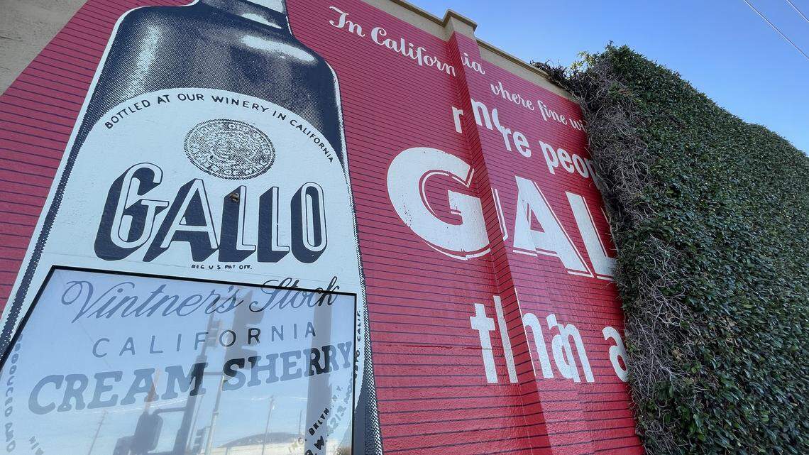 Gallo’s first Modesto home, its Founders Building, gets mural based on 1940s ad.