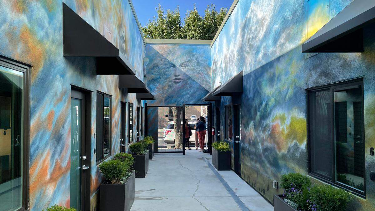 Entrada del complejo de viviendas que da a Ninth St., en Modesto, el martes 19 de septiembre de 2023.