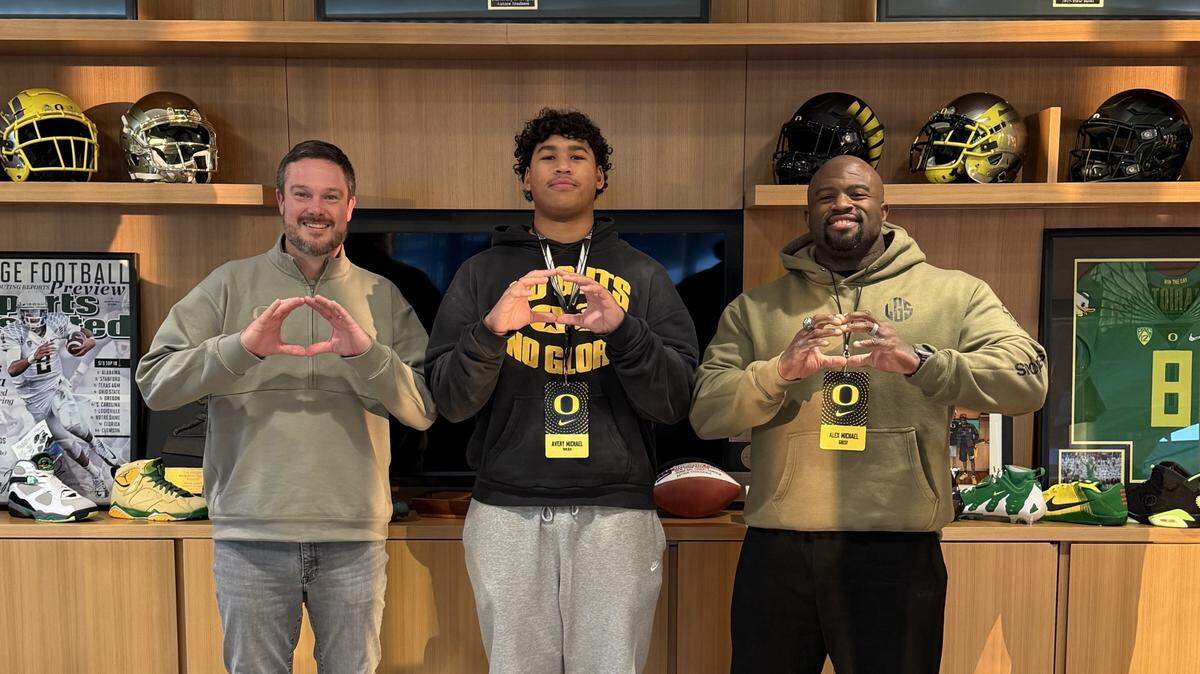 Turlock High junior offensive lineman Avery Michael takes a picture with father Alex Michael (right) and University of Oregon head coach Dan Lanning on Avery’s visit. He committed to Oregon on Sunday, Feb. 1, 2026.