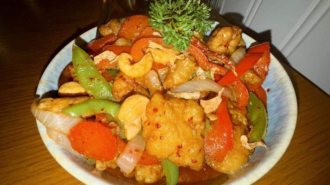 A pad-him-ma-phan plate from Thaiburi in Modesto