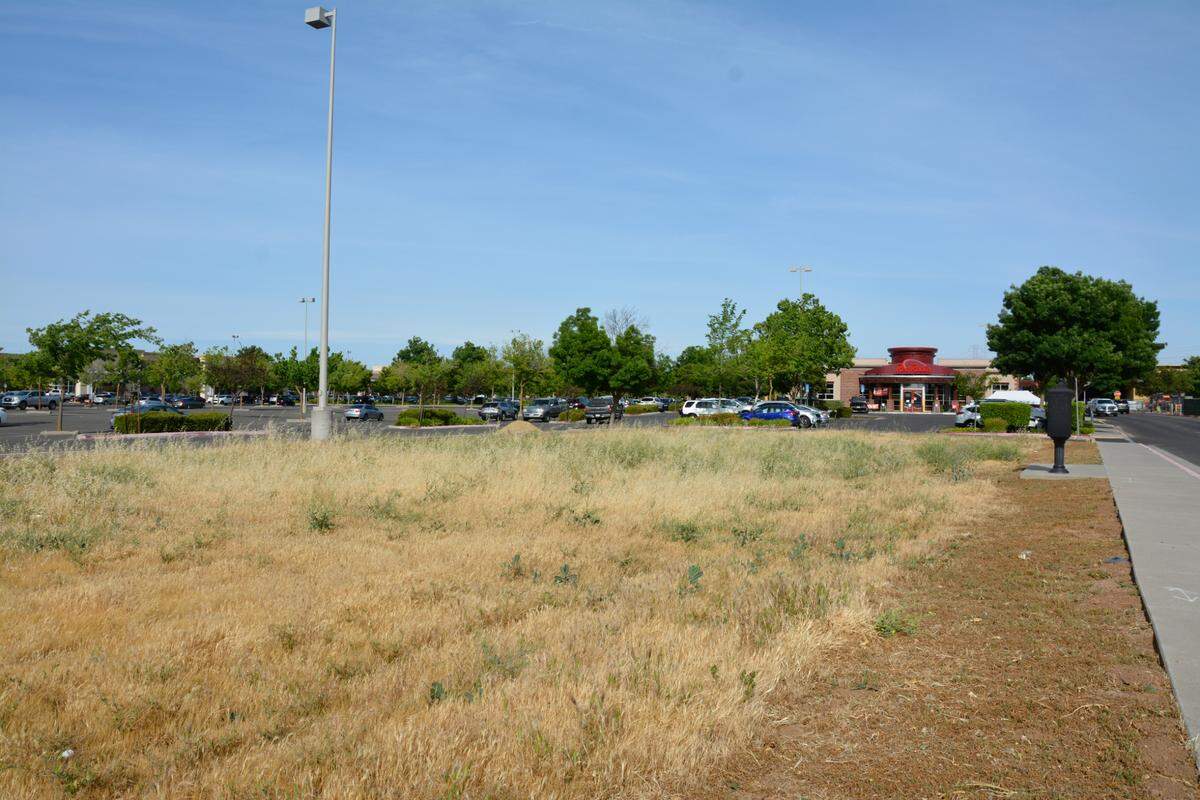 El Pollo Loco is building a new restaurant in a vacant plot next to the Red Robin in the Crossroads shopping center in Riverbank, Calif.