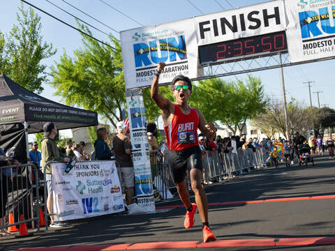 San Jose runner wins Modesto Marathon after course confusion | Modesto Bee