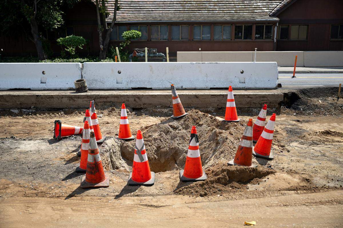 Scenic Drive road work continues in Modesto, Tuesday, Sept. 2, 2025.