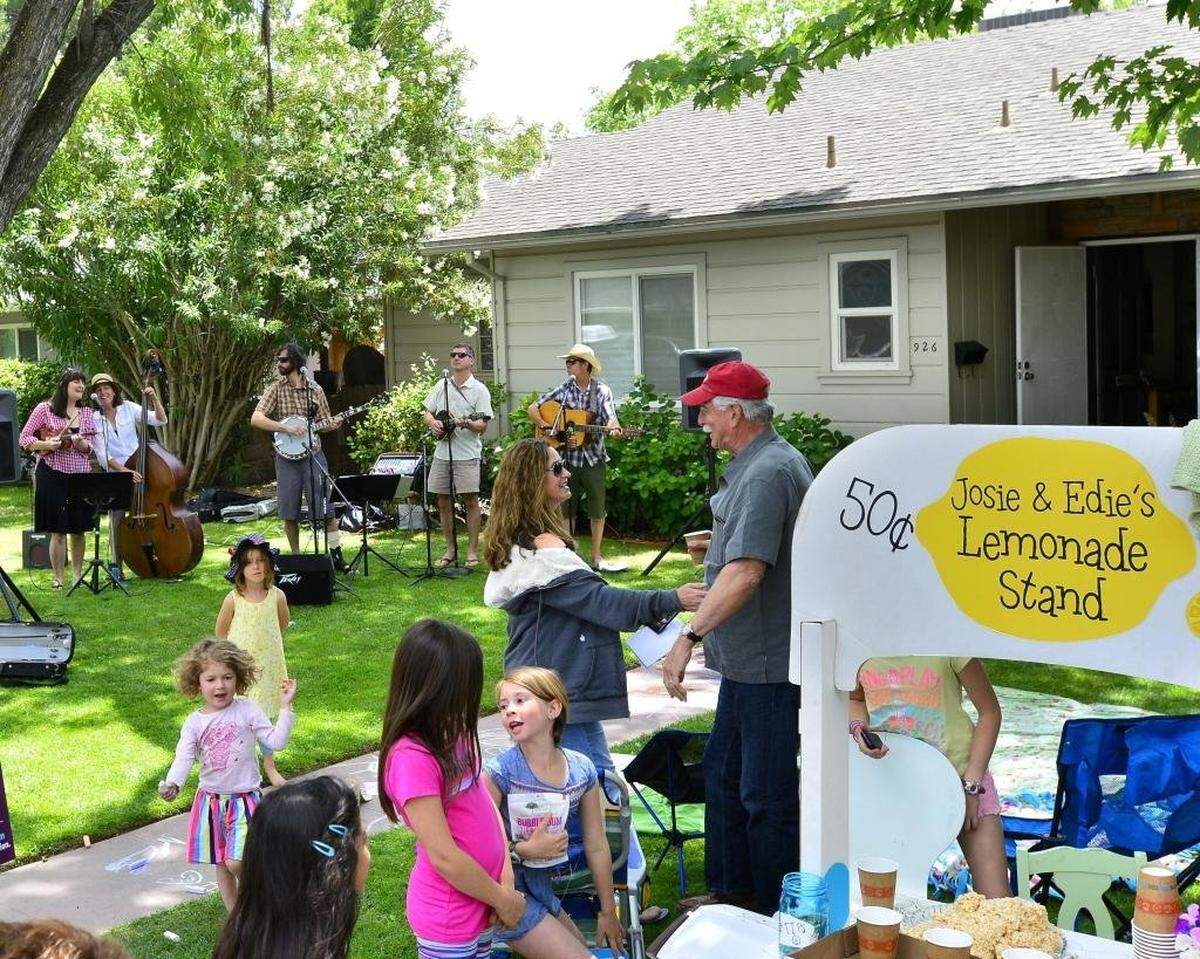 A porch on Stanford featured bluegrass and a lemonade stand during the 2018 Porchfest in Modesto.