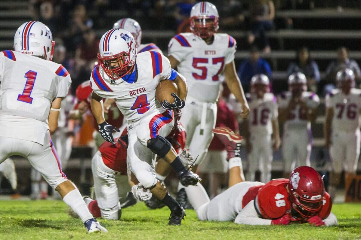 Gabe Ruiz, 4, works his way upfield with Ceres falling behind. Beyer took on Ceres High at Ceres, on Friday, Sept. 21, 2018.