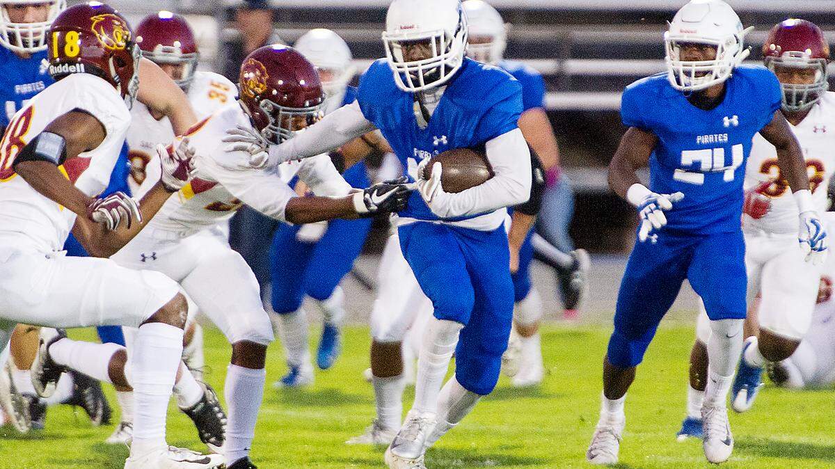 Modesto Dayshawn Alderson returns a punt during the Big 8 Conference game with Sacramento City College at Modesto Junior College in Modesto, Calif., Saturday, Nov. 3, 2018. Modesto won the game 27-24.