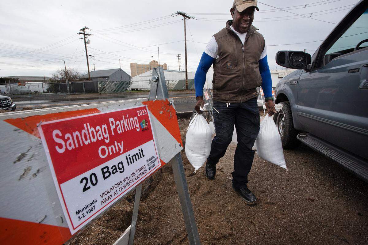 Wisdom Scott filled sandbags to protect his garage for the coming storm at the City of Modesto Corporation Yard, 501 N. Jefferson St. in Modesto, Calif., Saturday, Jan. 14, 2023.