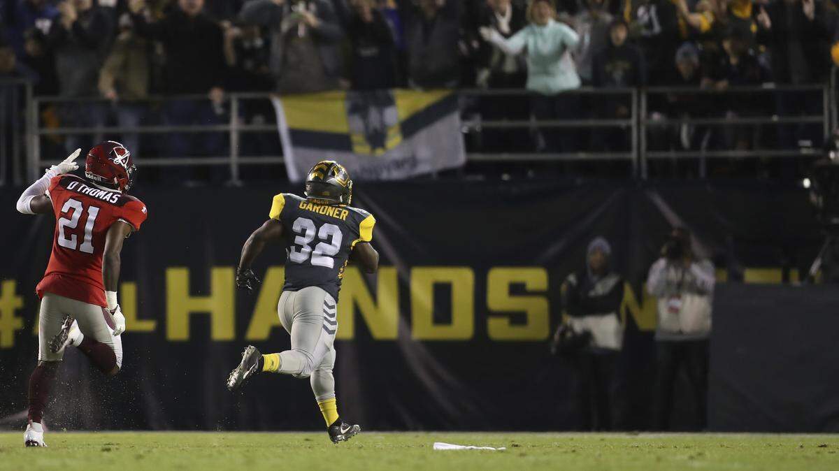 San Diego Fleet running back Ja’Quan Gardner (32) breaks away from San Antonio Commanders defensive back Duke Thomas (21) for a long touchdown run as the fans cheer in the second half during a San Antonio Commanders at San Diego Fleet AAF football game, Sunday, Feb. 24, 2019, at SDCCU Stadium in San Diego. (AP Photo/Peter Joneleit)