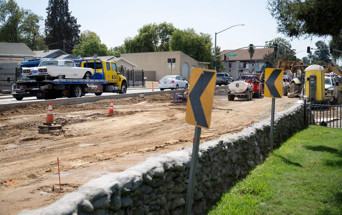 Scenic Drive road work continues in Modesto, Tuesday, Sept. 2, 2025.