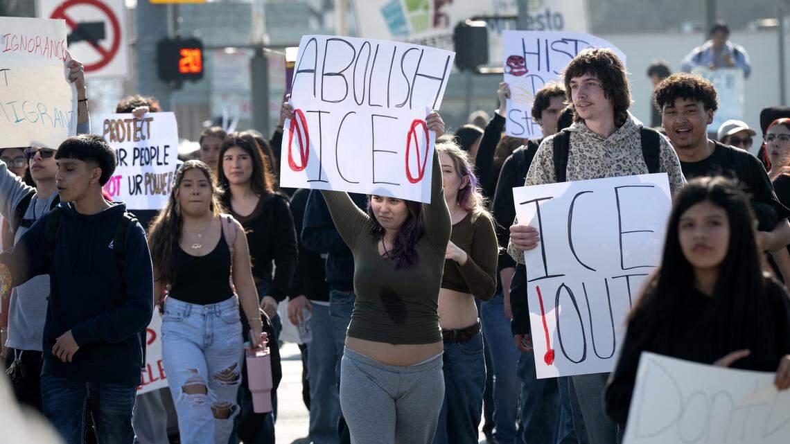By the hundreds, Modesto high school students stage districtwide anti-ICE walkout