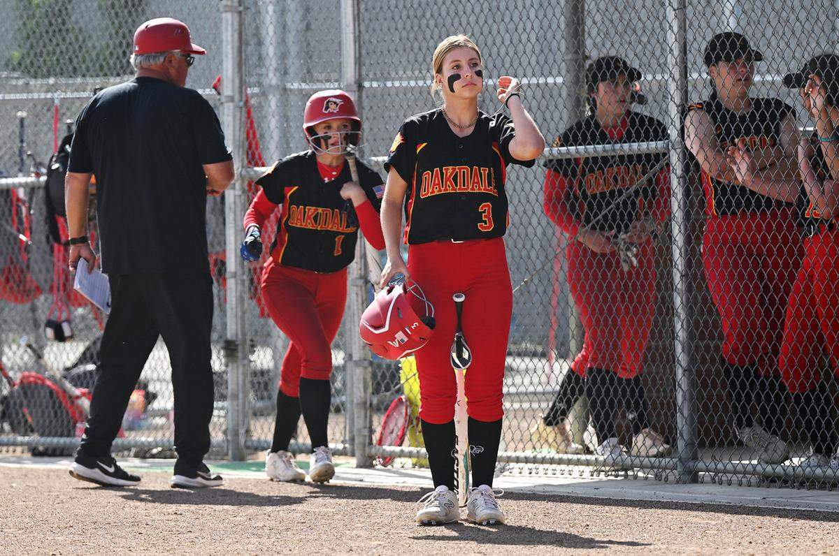 Oakdale’s Briley Everett (3) prepares for batting during the Valley Oak League game with Kimball in Oakdale, Calif., Thursday, May 4, 2023.