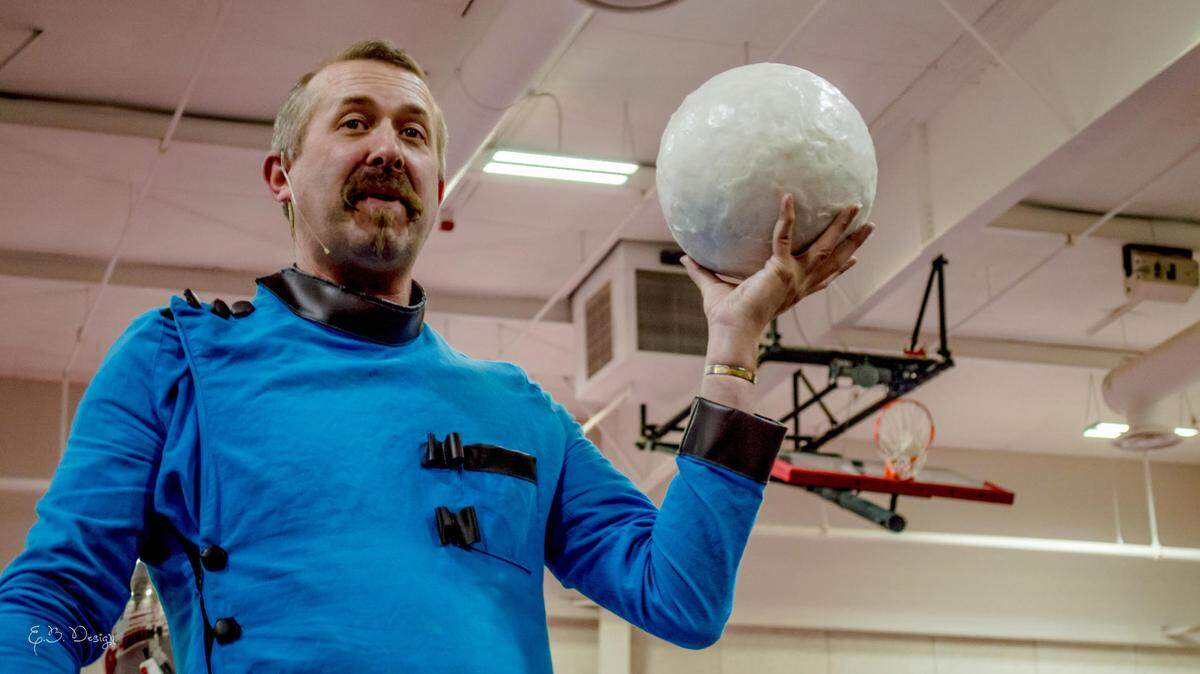 Emmy-nominated science magician David Hagerman will perform in Modesto and Oakdale on April 11 and 16.