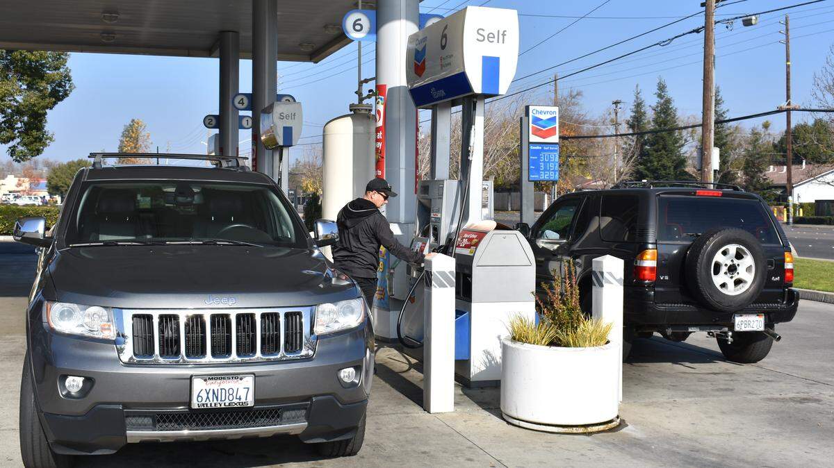 California and the rest of the country started 2018 with the highest prices at the gas pumps in four years. Thursday afternoon, John McDonald gases up at an Oakdale Road Chevron station.