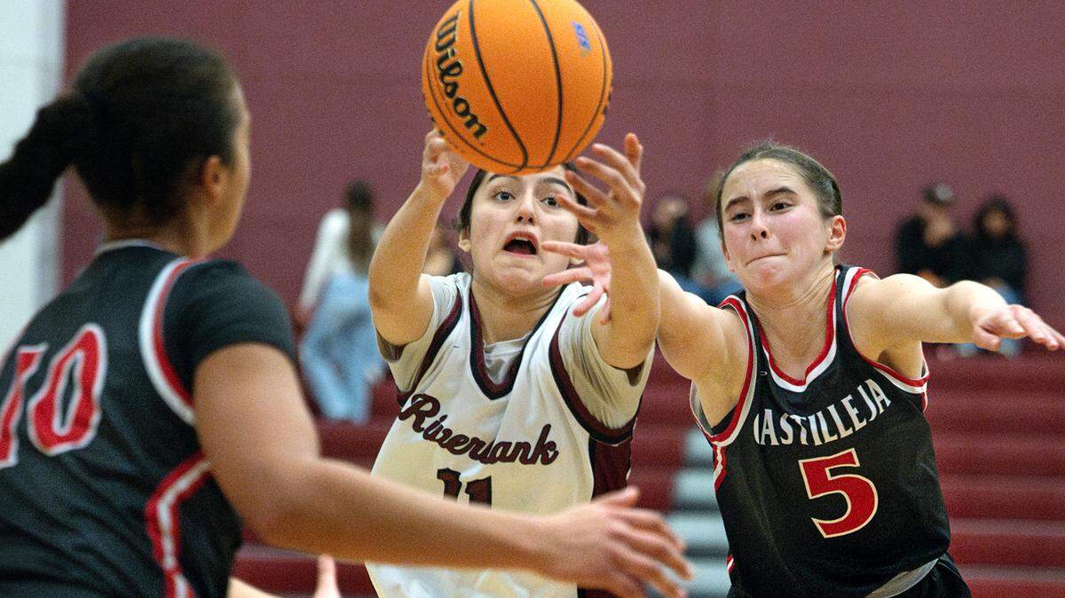 Riverbank’s Aliyah Felix, middle, and Castilleja’s Violet Yick (5) chase down a loose ball during the first round Division 4 girls CIF NorCal playoff game in Riverbank Tuesday, March, 4, 2025. Castilleja won the game 44-43.
