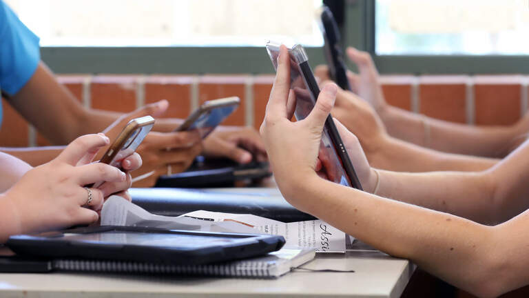 All-day phone ban a hot topic as Modesto high schoolers adjust to new policy
