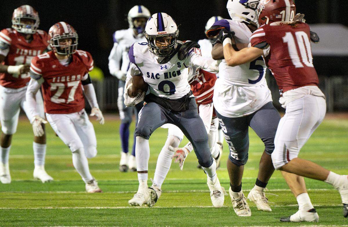 Sacramento’s Damarie Taylor runs the ball on a kick return that set up a touchdown during the Sac-Joaquin Section Division IV semifinal game with Patterson at Patterson High School in Patterson, Friday, Nov. 22, 2024.