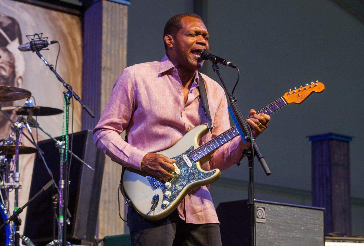 Robert Cray wil bring his music to the Turlock Community Theatre.