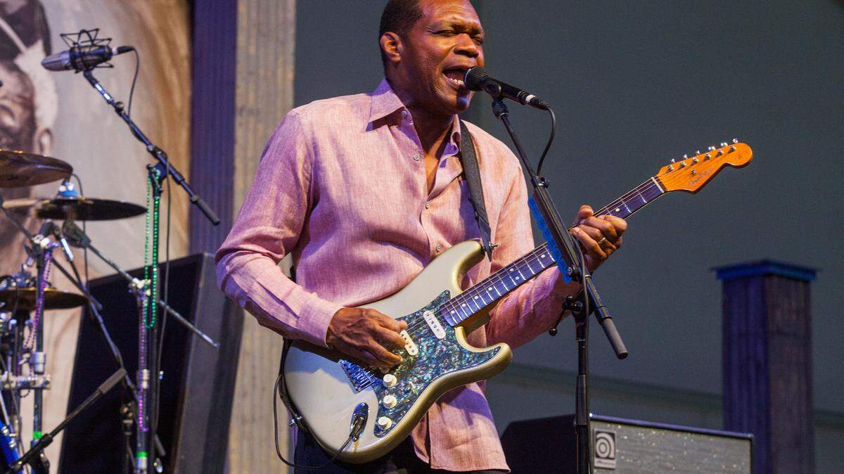 Robert Cray wil bring his music to the Turlock Community Theatre.