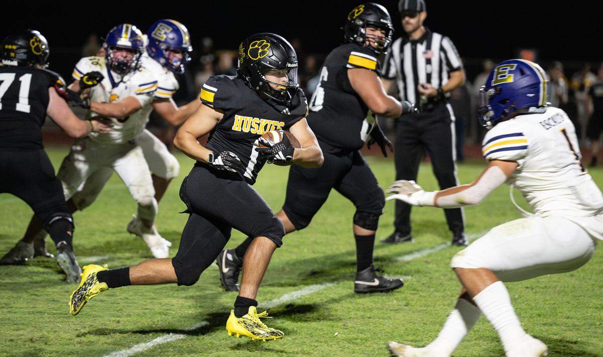 Hughson’s Alexander Villarreal runs the ball during the Trans Valley League game with Escalon at Hughson High School in Hughson, Calif., Friday, Sept. 29, 2023.