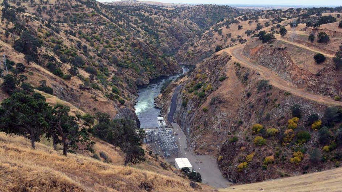 A power plant at Don Pedro Reservoir sends electricity to customers of the Modesto and Turlock irrigation districts.Pictured (09-26-17).