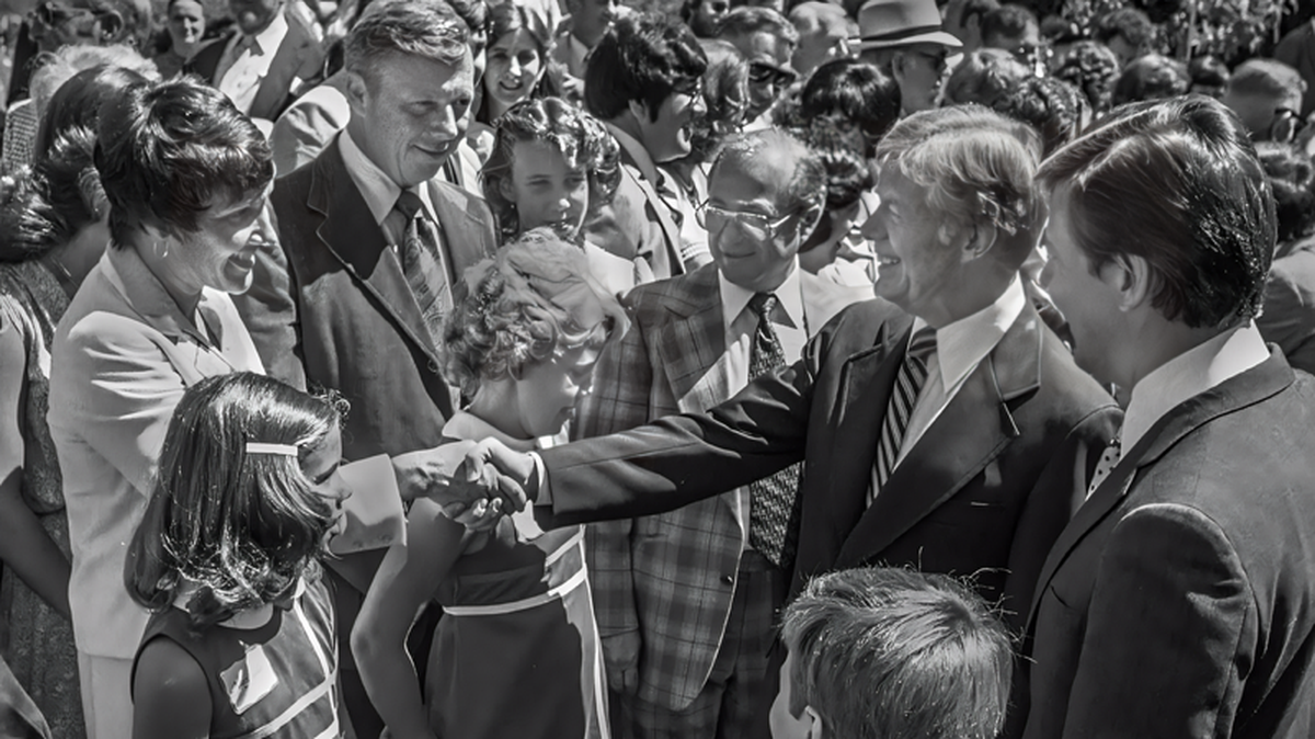 Marie and Bob Gallo, eft, with daughters Mary and Amy are introduced to President Carter by Frank Damrell Jr., right, on July 4, 1980.