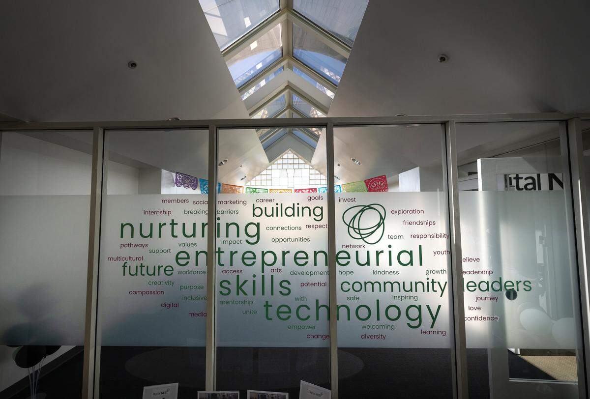 Oficinas de Digital NEST en Modesto, California, el miércoles 13 de septiembre de 2023. NEST es el acrónimo de Nurturing Entrepreneurial Skills with Technology.