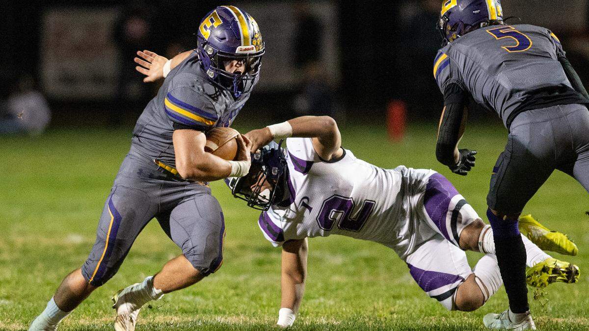 Escalon’s Ryker Peters runs the ball during the first round playoff game with Pacheco in Escalon, Calif., Friday, Nov. 4, 2022.