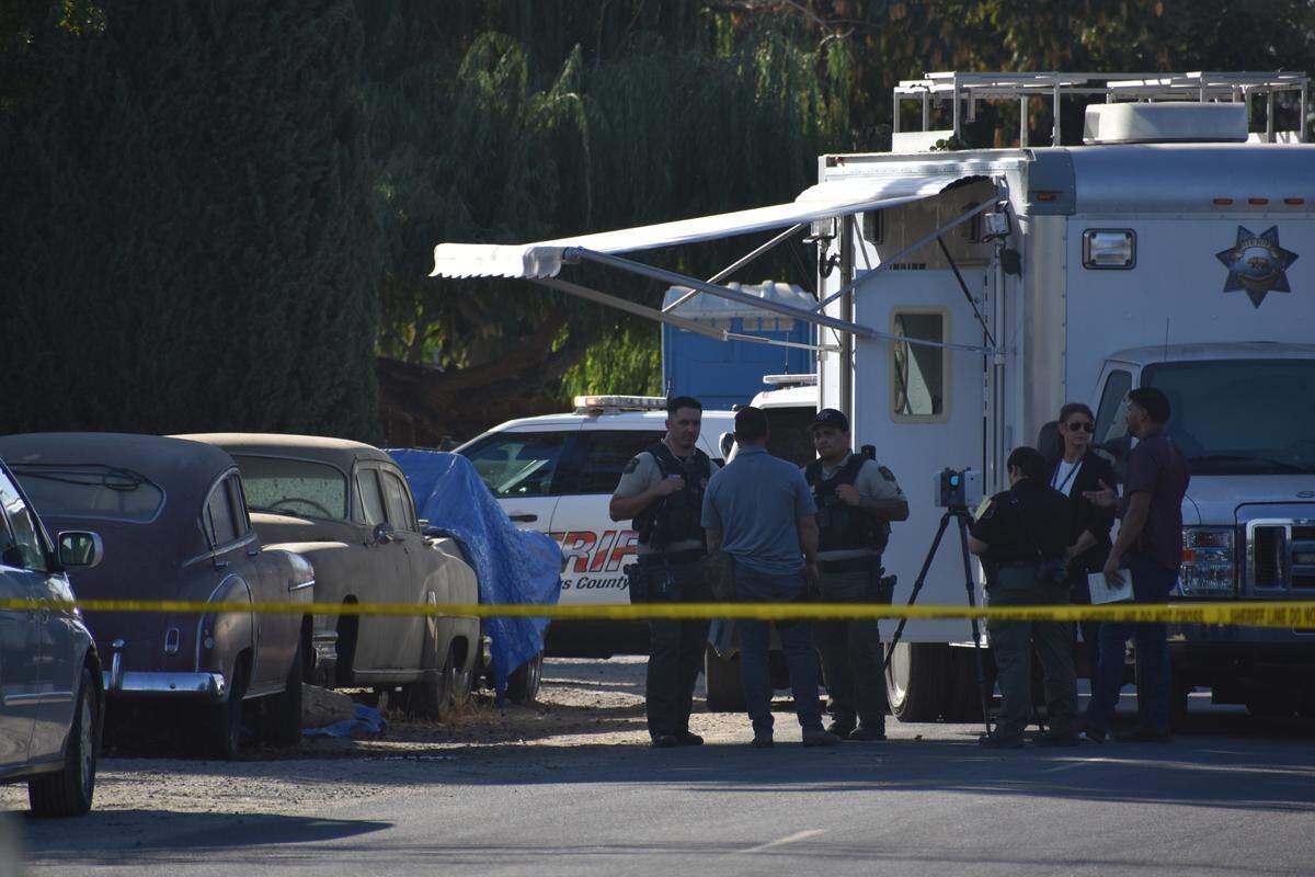 Stanislaus County sheriff’s deputies investigate the deaths of two people on Imperial Avenue in south Modesto on Thursday, Oct. 20.