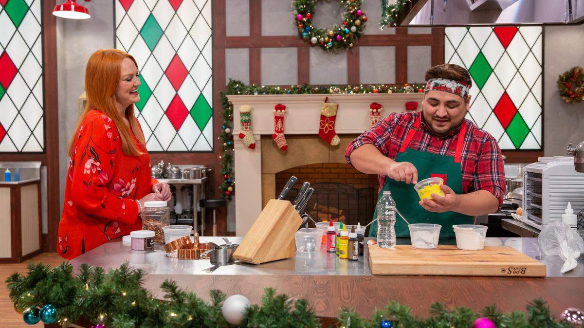Co-host Ree Drumond and Modesto’s Benjamin Castillo Cantú appear on Food Network’s “Christmas Cookie Challenge.”