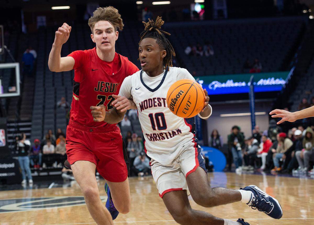 during the Sac-Joaquin Section Division I championship game at Golden 1 Center in Sacramento, Calif., Saturday, Feb. 25, 2023.