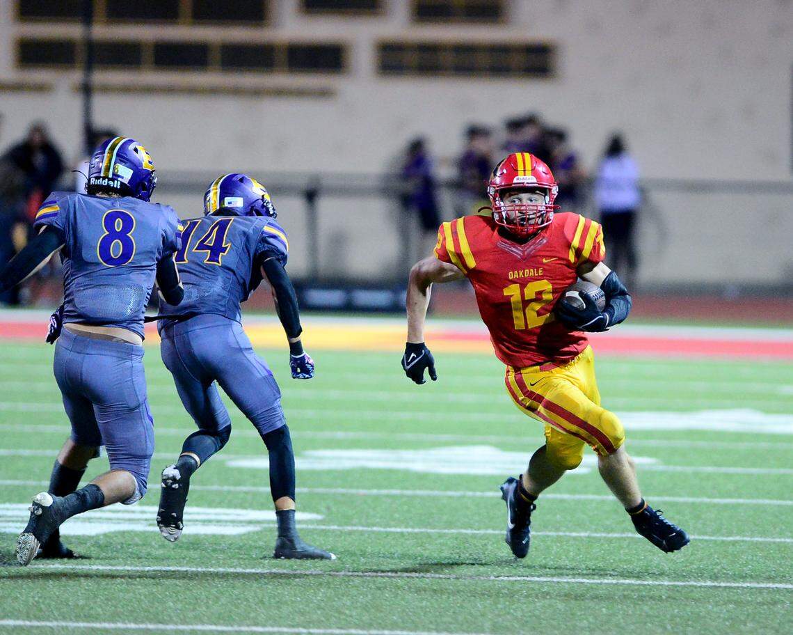 Oakdale running back Wes Buford (12) gets to the edge on a sweep during a game between Oakdale and Escalon at Oakdale High School in Oakdale, California, on September 15, 2023.