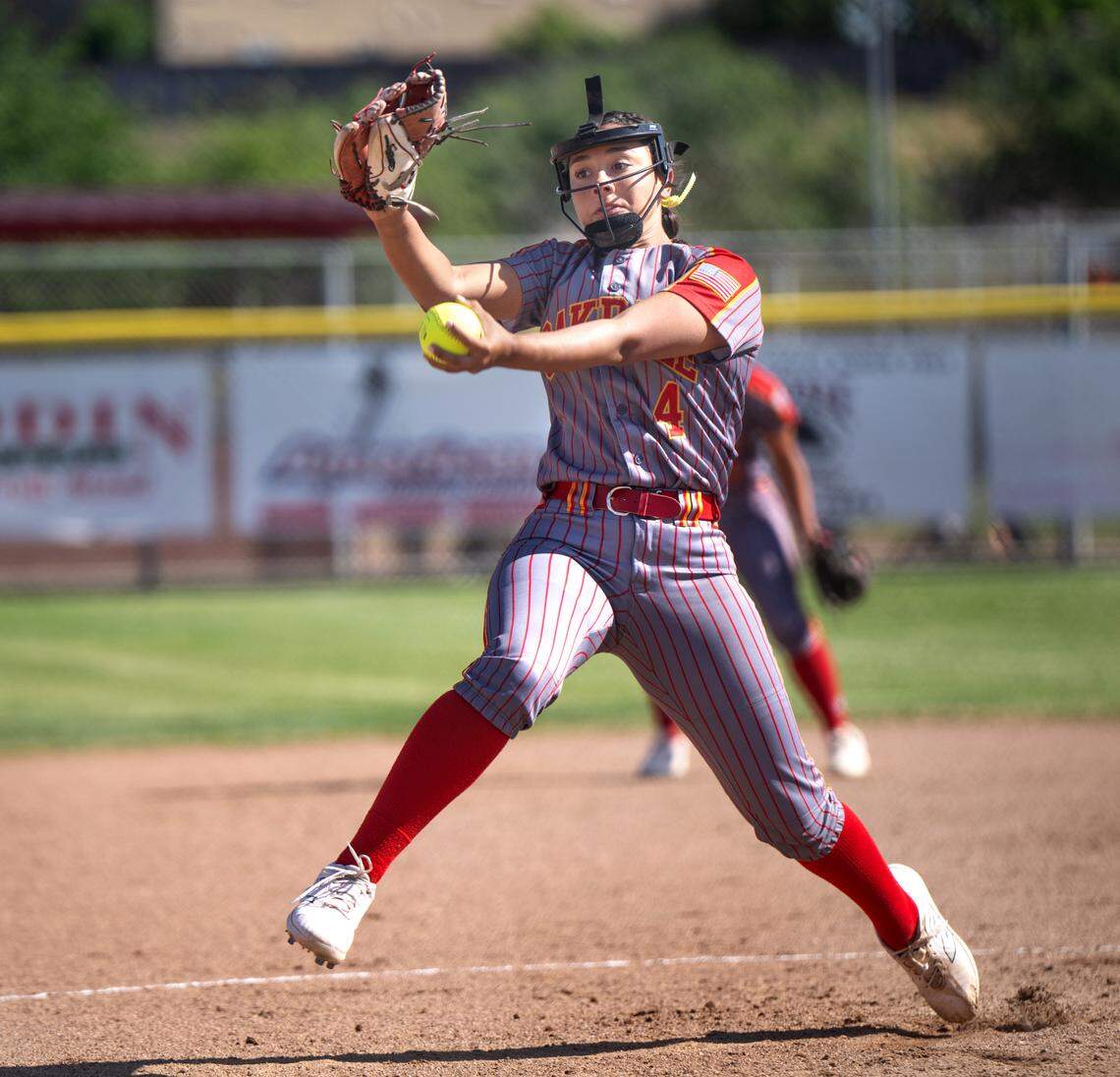 Oakdale’s Jaelyn Lee delivers a pitch during the Valley Oak League game with Manteca at Oakdale High School in Oakdale, Tuesday, April 29, 2025.