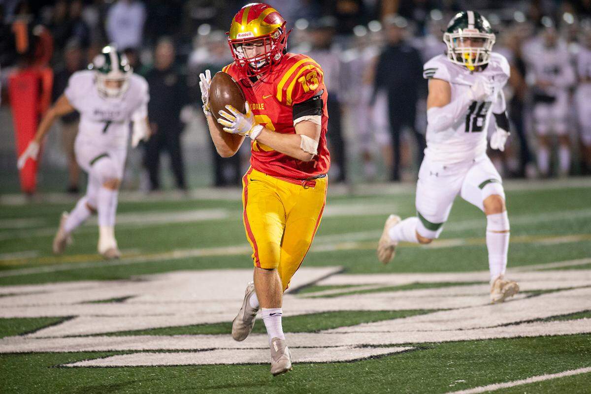 Oakdale’s Kevin Camelin makes a touchdown catch during the Sac-Joaquin Section Division III championship game with Manteca at St. Mary’s High School in Stockton, Calif., on Friday, Nov. 25, 2021.