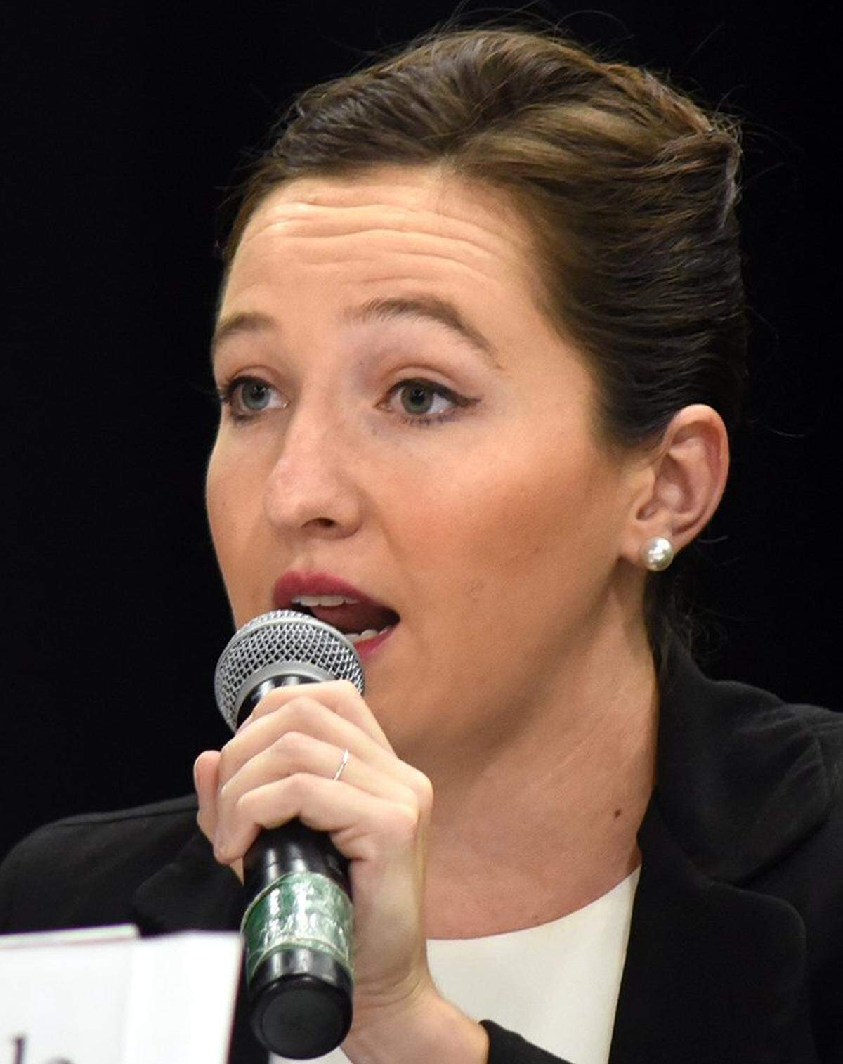 Turlock City Council candidate Nicole Larson speaks on Thursday evening October 11, 2018 during the League of Women Voters candidates forum for Turlock’s City Council and Mayor at the Walnut Elementary Education Center in Turlock, Calif.
